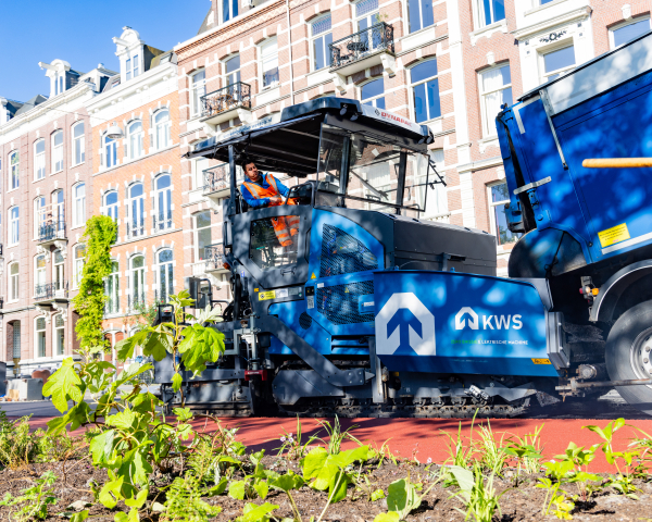 Elektrisch asfalteren Nassaukade Amsterdam